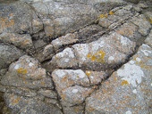cracked-stones-pattern w725 h544