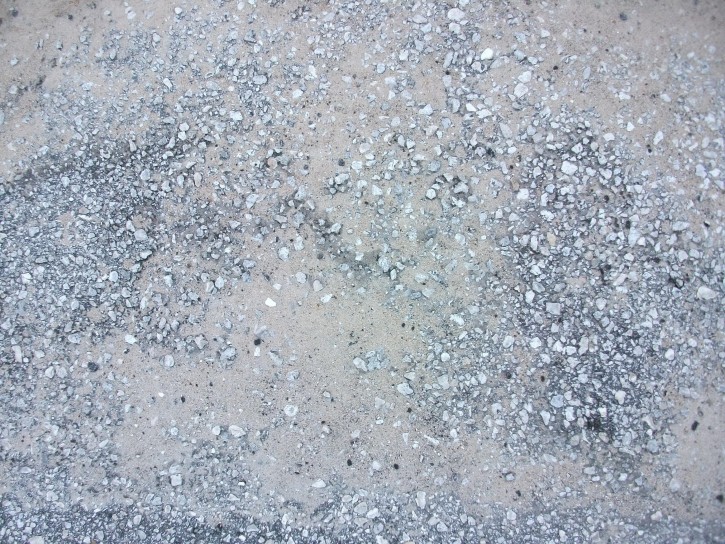 pavement-covered-with-sand_w725_h544.jpg