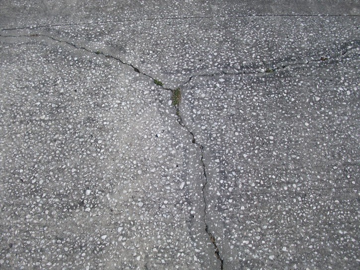 concrete-cracked_w725_h544.jpg